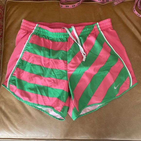 ‼️NIKE SHORTS - Picture 2 of 8